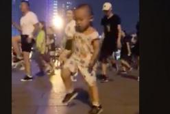  Сеть покорил этот маленький танцор: малыш зажигает (видео)