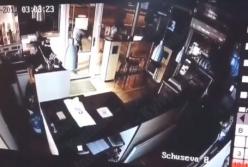 В Киеве наглые воры ограбили кофейню (видео) 