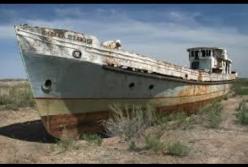 Куда исчезло Аральское море. Странные символы на высохшем дне (видео)