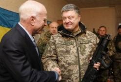 Порошенко рассказал, за что на него обиделся Маккейн (видео)