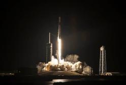 SpaceX отправила в космос первых туристов (видео)