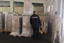 Госпогранслужба показала тонны контрабандных масок в Борисполе (видео)