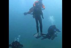 В Днепре погрузили под воду «Черного дайвера» (видео)