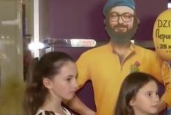 Дзидзьо лично поддержал школьницу, которой не досталось торта в школе Харькова (видео) 