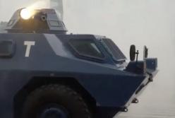 Париж в огне: мощные взрывы и БТРы (видео)