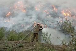 На Полтавщине вспыхнул масштабный пожар на свалке (видео)