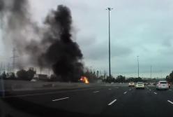 Видео страшного момента взрыва бензовоза на шоссе: есть жертвы (видео)