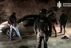 В Киеве полицейские держали человека в гараже и требовали взятку (видео)