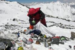На Эвересте собрали 11 тонн мусора (видео)