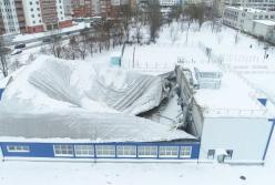 Под Киевом обрушилась крыша спортзала (видео)