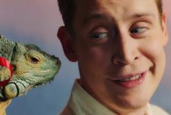 "Я уже слишком стар для этого": Маколей Калкин снялся в рождественской рекламе носков (видео)