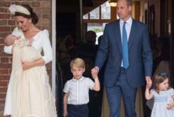 Королевские крестины: сияющая Кейт Миддлтон на крестинах сына, принца Луи (видео)