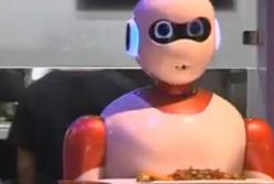 Официанты-роботы: в Непале андроиды в ресторане полностью обслуживают столики (видео)