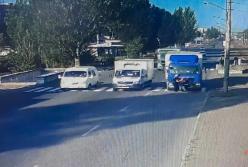 В Днепре грузовик сбил двух мужчин (видео)