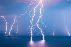 Молния ударила в голову мужчине: он умер на месте (видео)