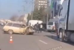 Жесткое ДТП в Харькове: машины всмятку (видео)