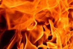 В Киеве патрульные спасли людей из горящего гаража (видео)