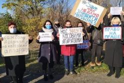 На Донбассе предприниматели перекрыли трассу