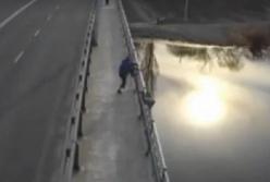 В Виннице пьяный мужчина пытался на спор прыгнуть с моста (видео)