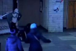 На ребенка в больнице рухнула металлическая дверь: появилось видео