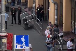 В Киеве мужчина открыл стрельбу из-за девушки (видео)