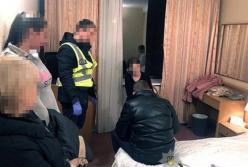 В Киеве задержали банду сутенеров (видео)