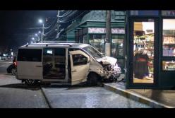 Под Киевом водитель вылетел на тротуар и протаранил торговые ряды (видео)