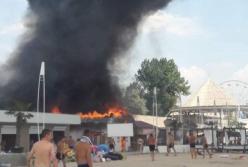 В торговых рядах Коблево произошел масштабный пожар (видео)