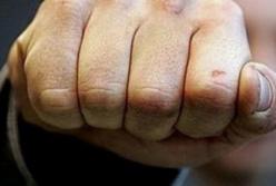 Появились кадры, как двое полицейских жесткими пытками выбивают показания (видео)