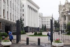 Зеленский убрал посты у АП: улица Банковая открыта для людей (видео)