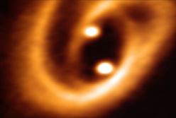 Ученые впервые показали видео, как питаются и растут маленькие звезды (видео)