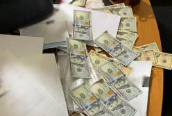 В Одессе на взятке поймали чиновников исполнительной службы (видео)