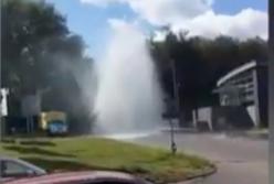 Сеть облетело видео, как мощный "гейзер" высотой в 5-этажный дом забил в в Украине (видео)