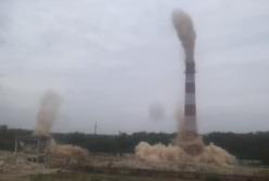 В Мелитополе взорвали трубы заброшенного завода (видео)