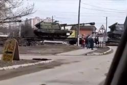 Россия перебрасывает эшелоны военной техники к границе с Украиной (видео, фото)