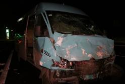 В Днепре столкнулись BMW и маршрутка: пострадали шесть человек (видео)