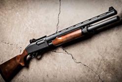 Депутат устроил стрельбу во дворе жилого дома: кадры стрельбы (видео)