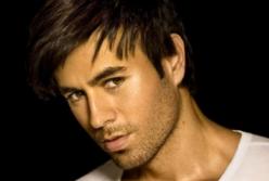 Украинцы не могут простить Энрике Иглесиас: выступил с опозданием на 3,5 часа (видео) 