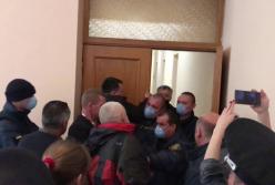 В Крапивницком произошла потасовка в облсовете (видео)