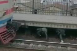 В Киеве подростки устроили игры со смертью (видео)