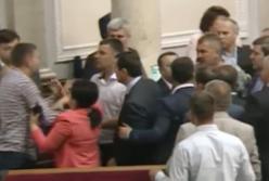 Возмутительно: опять драка в Верховной Раде с Парасюком (видео)