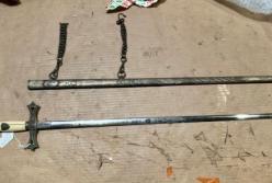 Таможенники обнаружили масонский ритуальный меч в почтовом отправлении (видео)