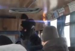 В Днепре девушка сцепилась с хамом-маршрутчиком из-за инвалида (видео)