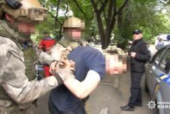 В Запорожье мужчина угрожал самоубийством и взял в заложники собственную бабушку (видео)