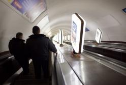 В метро Харькова парочка устроила пикантные развлечения (видео)