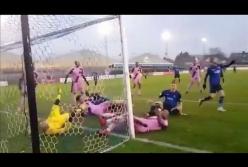 Футбол: героическая защита ворот (видео)