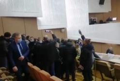 На сессии Сумского облсовета произошла драка (видео)