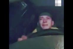 Закрыл заплаканное лицо: полицейский РФ транслировал свое самоубийство (видео)