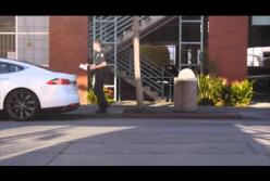 Tesla решила поиздеваться над полицейскими (видео)