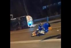 Пациент выпал из авто "скорой" в результате ДТП (видео)